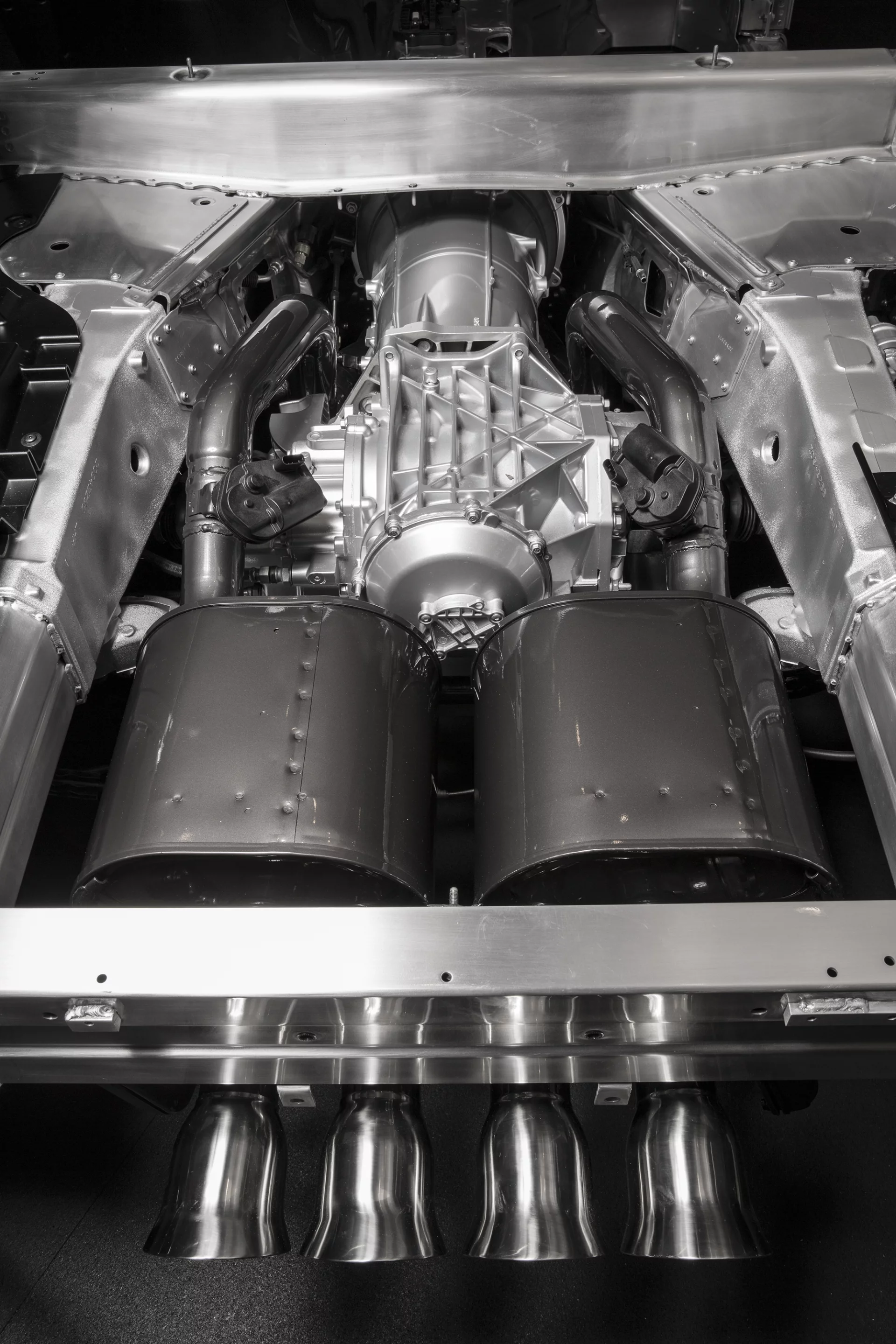 The 2015 Corvette Z06 features a standard electronic limited slip differential (eLSD) that continually adjusts engagement of the limited slip to balance between steering response and stability in different driving conditions