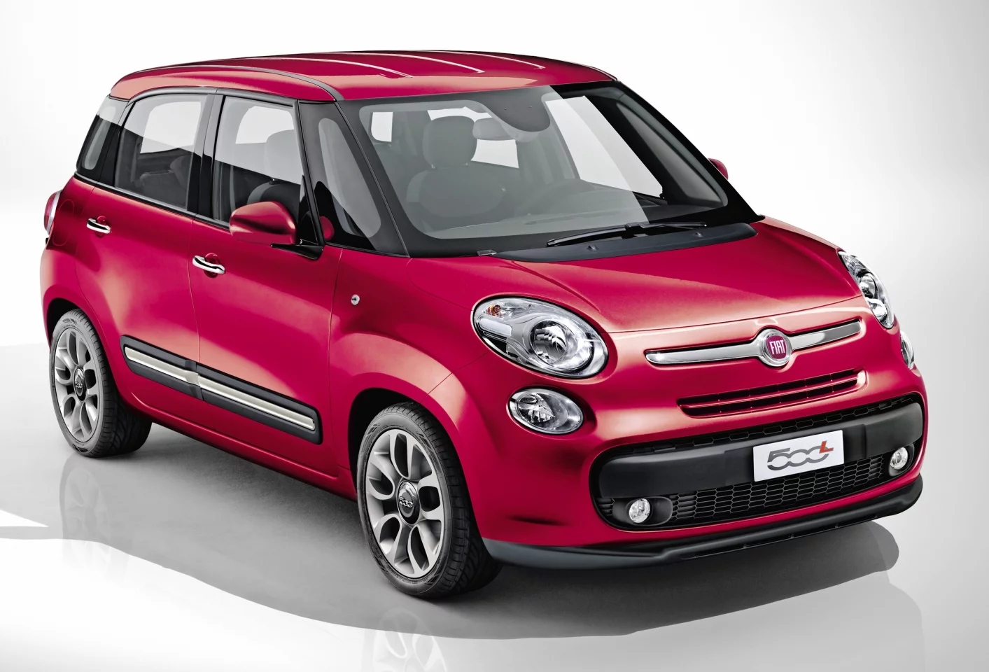 Fiat's new 500L will debut at the Geneva Motor Show in March and will hit European markets in late 2012, with a choice of two petrol engines and the 1.3 liter MultiJet II turbodiesel engine.