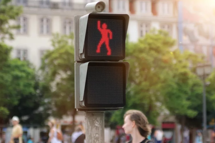 Smart's Dancing Traffic Light aimed to capture the attention of pedestrians and incentivize more to wait for the green man until crossing the road