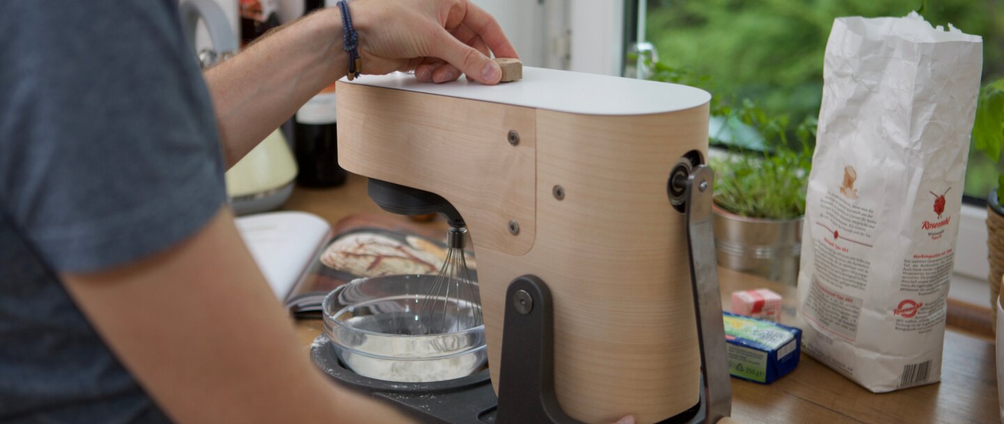 Pino Electricity Free Hand Cranked Kitchen Appliance