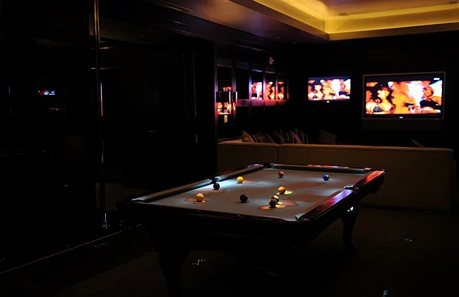 The CueLight Interactive Pool Table System projects an animated display on pool tables, that follows the balls as they move