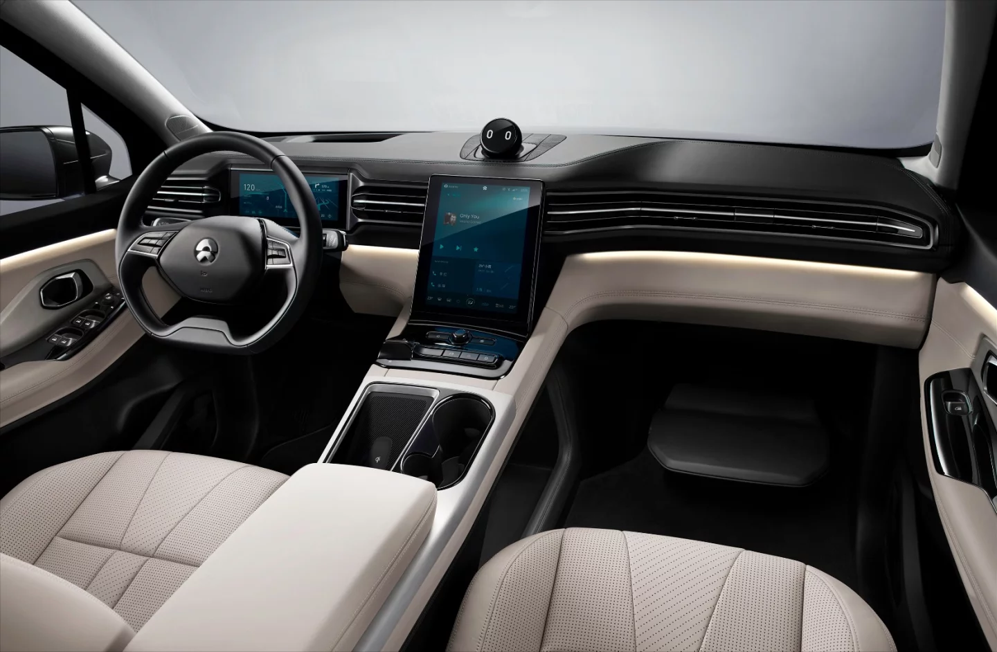 In this lone interior shot for the NIO ES8, we can see a tablet-style infotainment interface dominating the dashboard