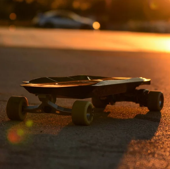 The Revoll C1N has one or two lithium-polymer batteries