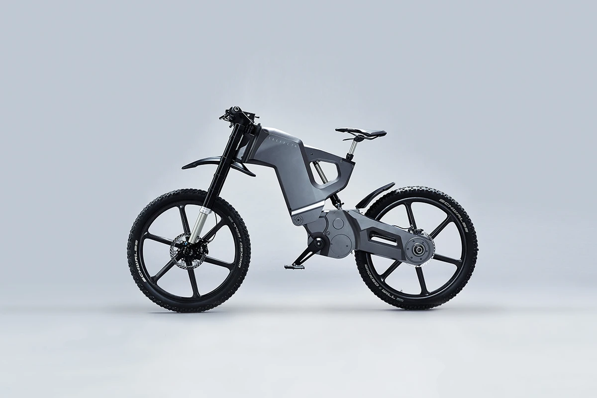 The Trefecta DRT has a pair of quick-release carbon fiber wheels