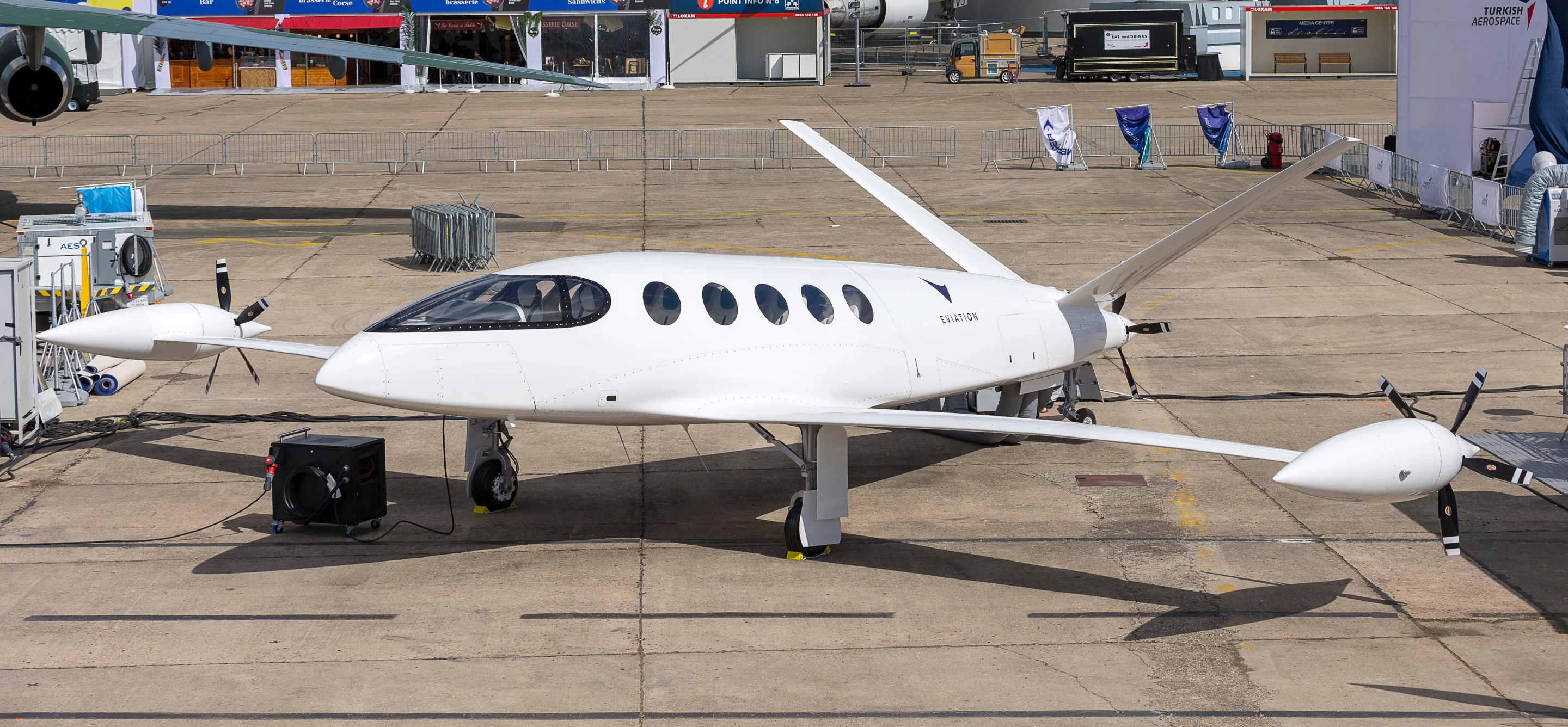 The Alice runs three variable-pitch electric props, two on the wing tips and one at the tail designed to accelerate air around the body and develop extra lift