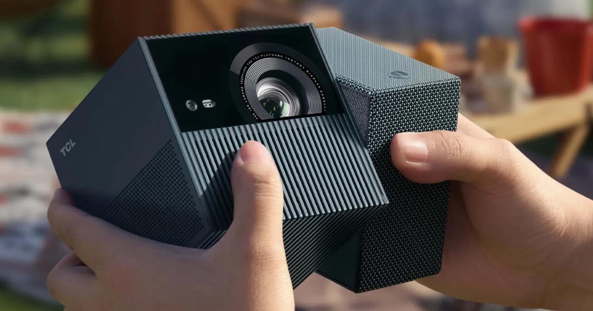 Award-winning PlayCube projector with Rubik’s twist Award-winning PlayCube projector with Rubik’s twist