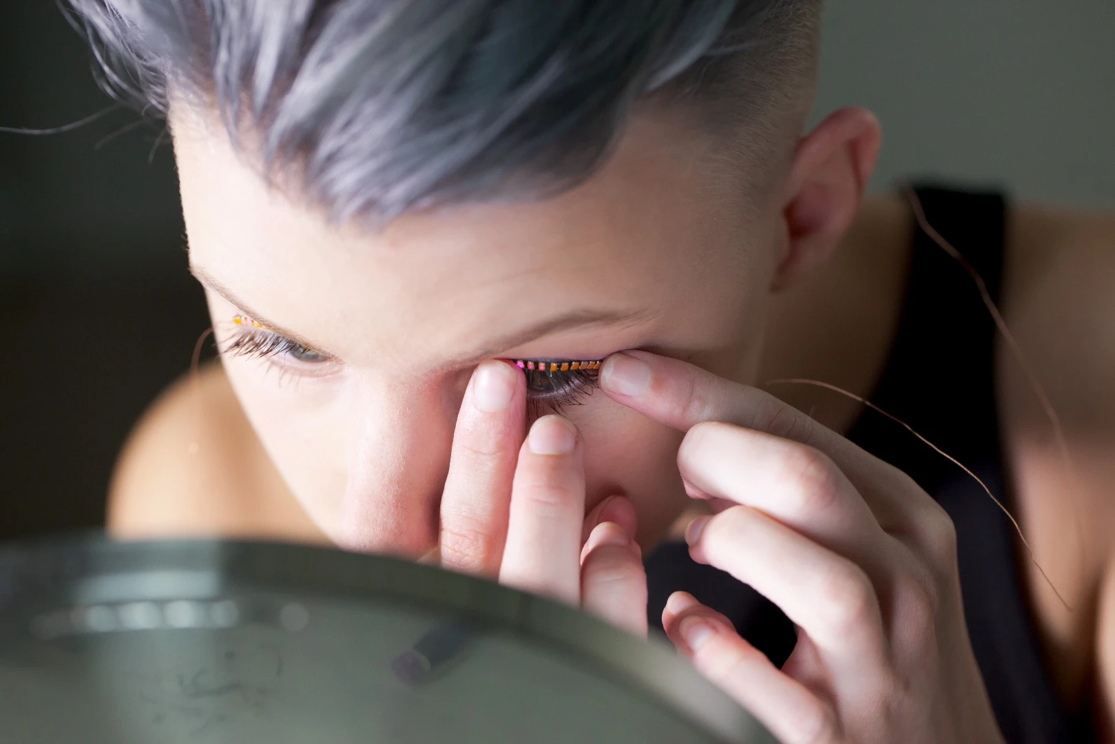 Applying the f.lashes LED eyelashes