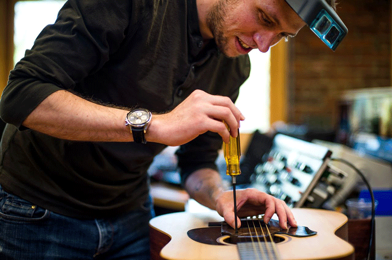 The installation of the LEV-96 is non-invasive and doesn't damage the guitar