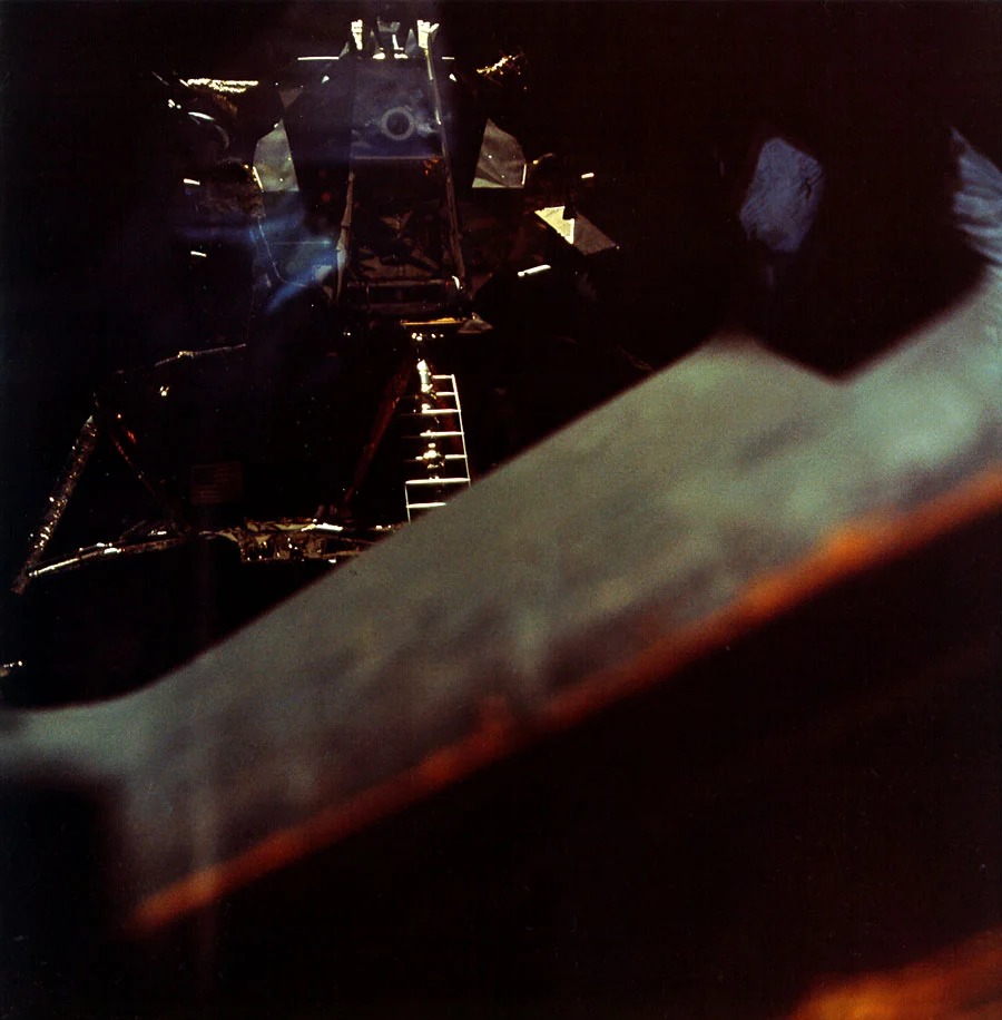 Snoopy preparing to descend