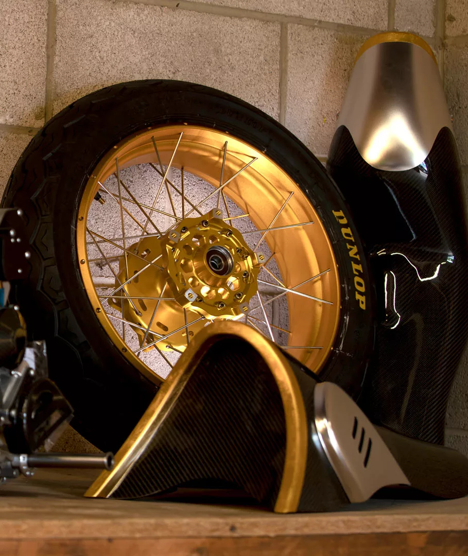 Spoked, tubeless rims look great