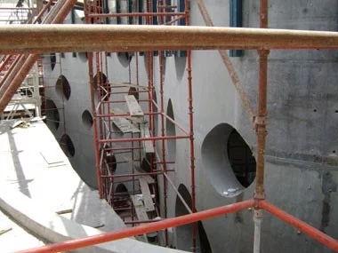 The concrete shell of Dubai's innovative O-14 office tower provides an efficient structure that frees the core from the burden of lateral forces and creates highly efficient, column-free open spaces in the buildings interior