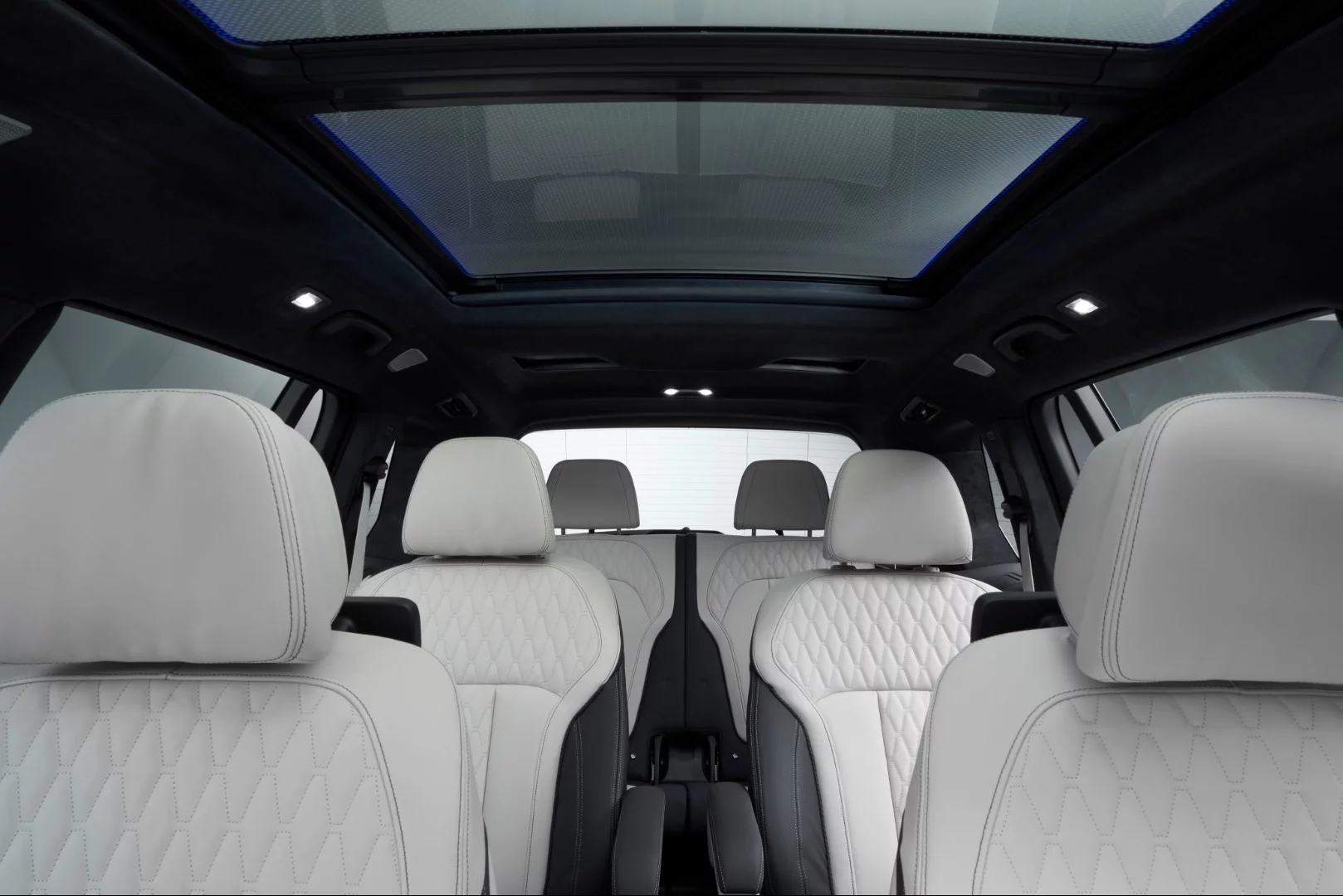 2019 BMW X7: sunroof tinting