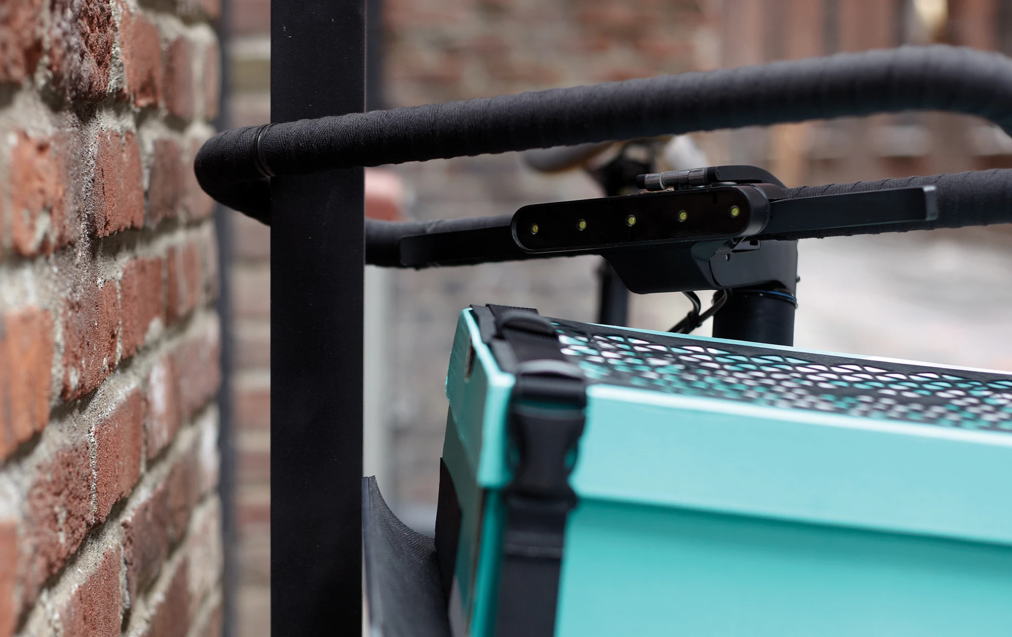 It can also work as a lock while still mounted