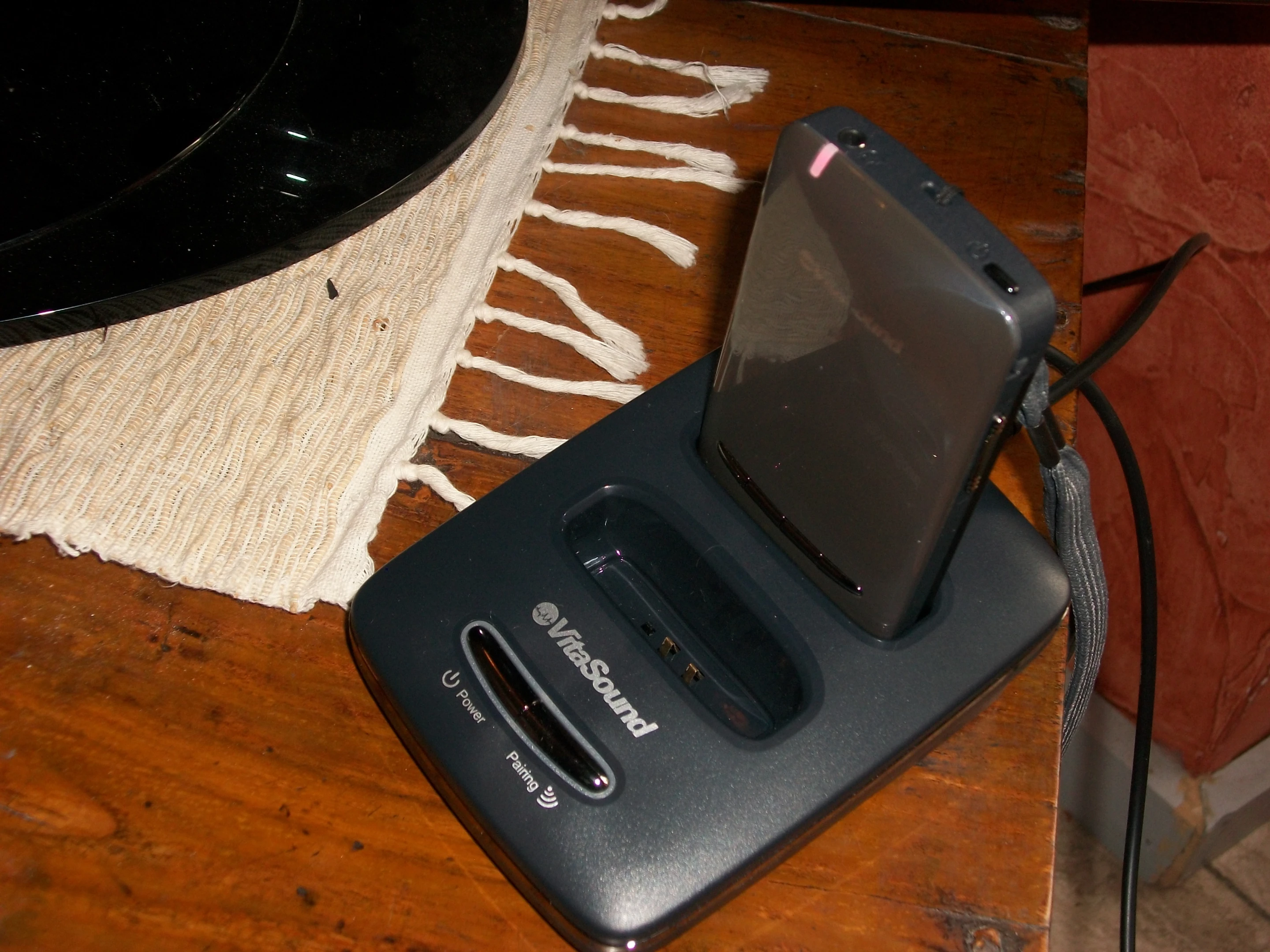 The handset's 2000 mAh Li-ion battery is claimed to last for up to 14 hours in every mode except TV, where it's reduced to between six and eight hours