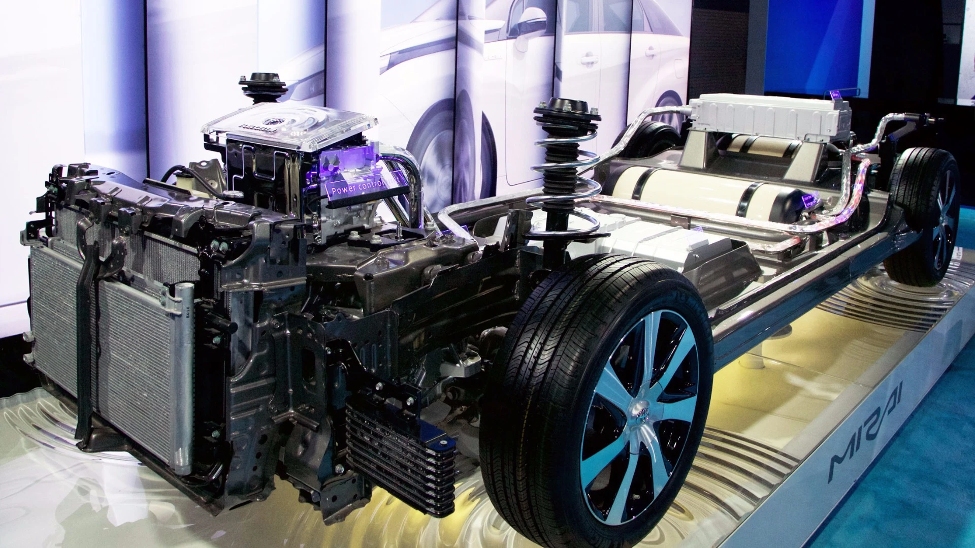This cutaway of the Toyota Mirai's powertrain shows exactly what's going on with its hydrogen fuel cell powertrain