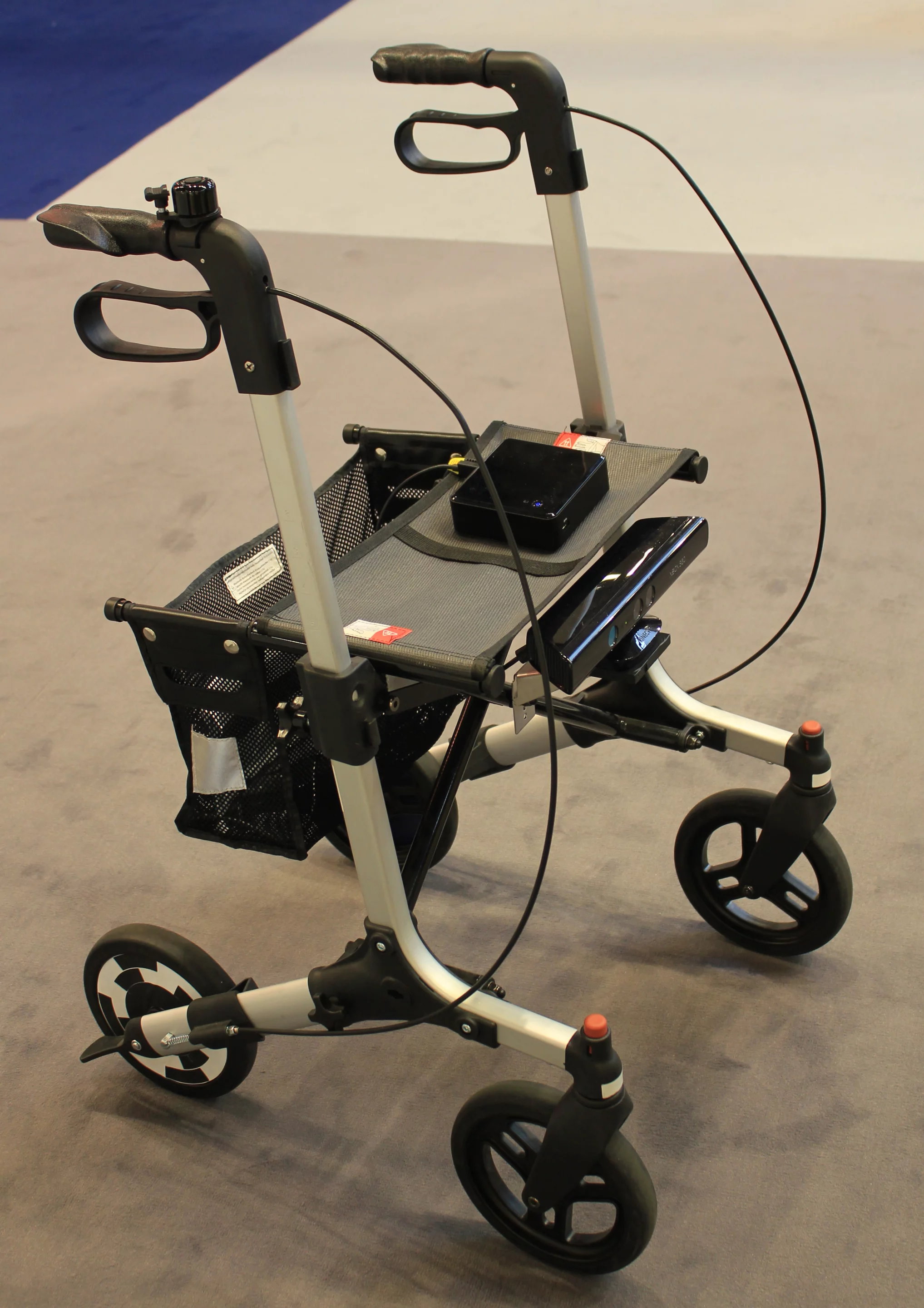 The C-Walker encourages the user to stay on the plotted route through a mechatronic guidance system that uses electro-actuated brakes (Photo: DALi)