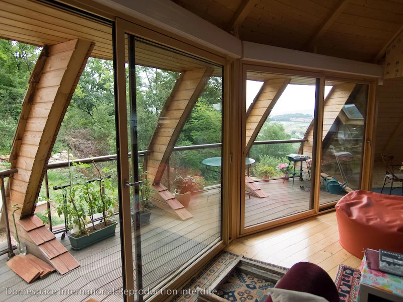 The Harmonique version can be rotated to make the most of passive solar energy, to make sure any photovoltaic panels are always in the best position or just to get a better view