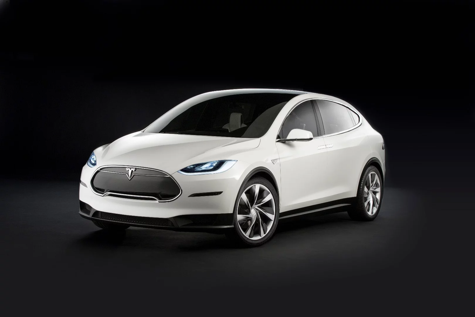 Tesla will offer two different drivetrains on the Model X, including a P90D with Ludicrous mode