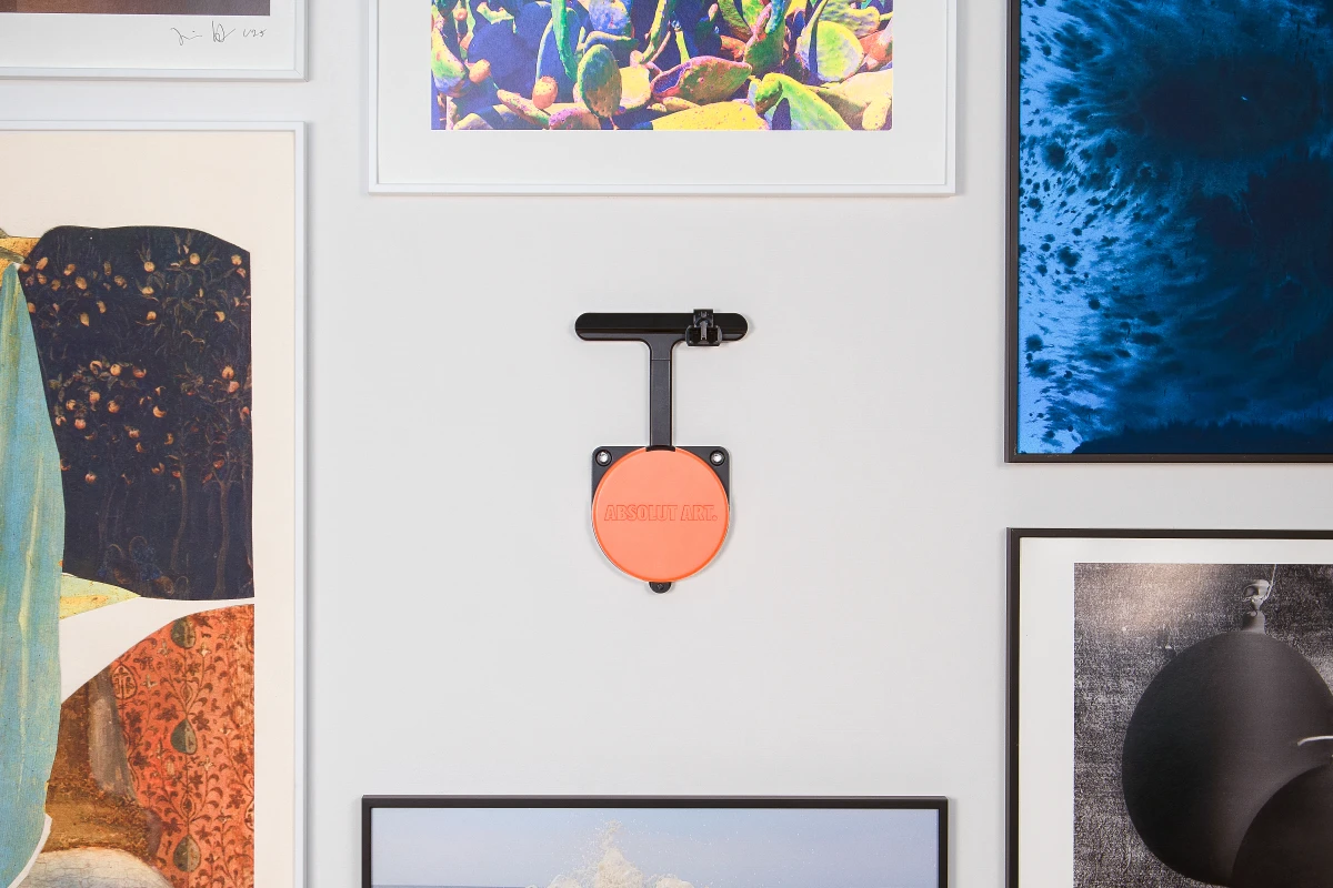 Stick this to your wall, click your art in place, adjust, then let go to level. That's the promise of the Absolut Hangsmart