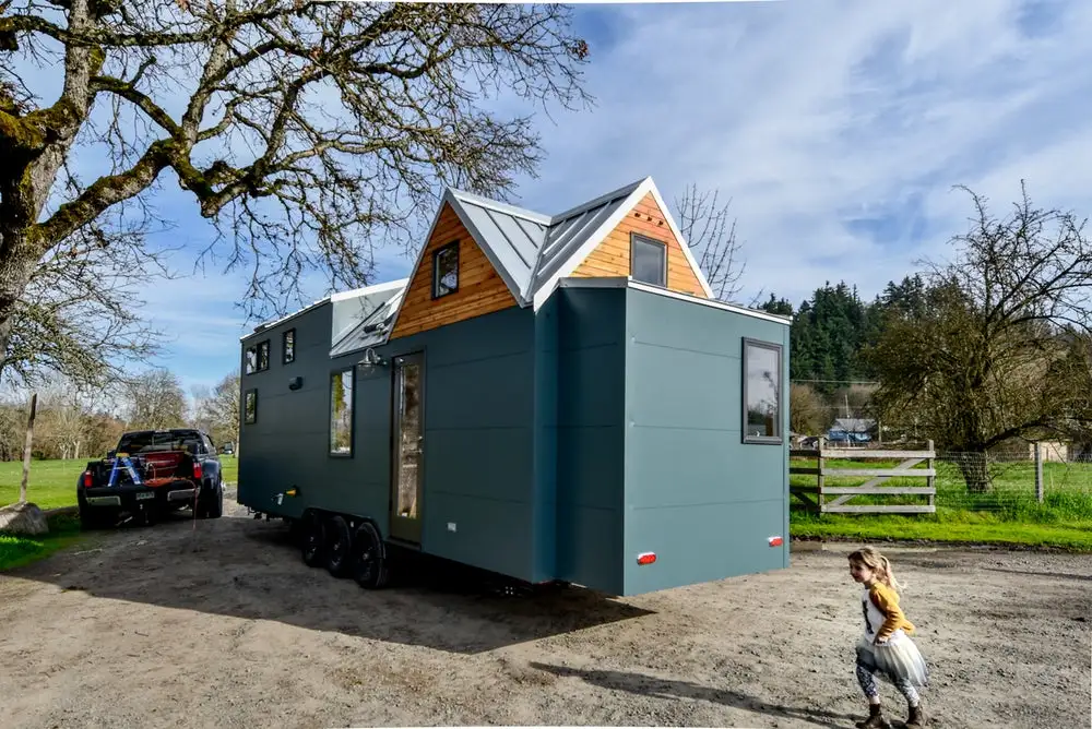 The Urban Payette with Elevator Bed has a total floorspace of 344 sq ft (32 sq m)