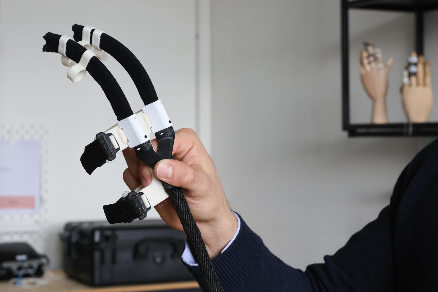 Because it's small and portable, the Emovo Grasp could be taken home and used by patients between visits to the clinic