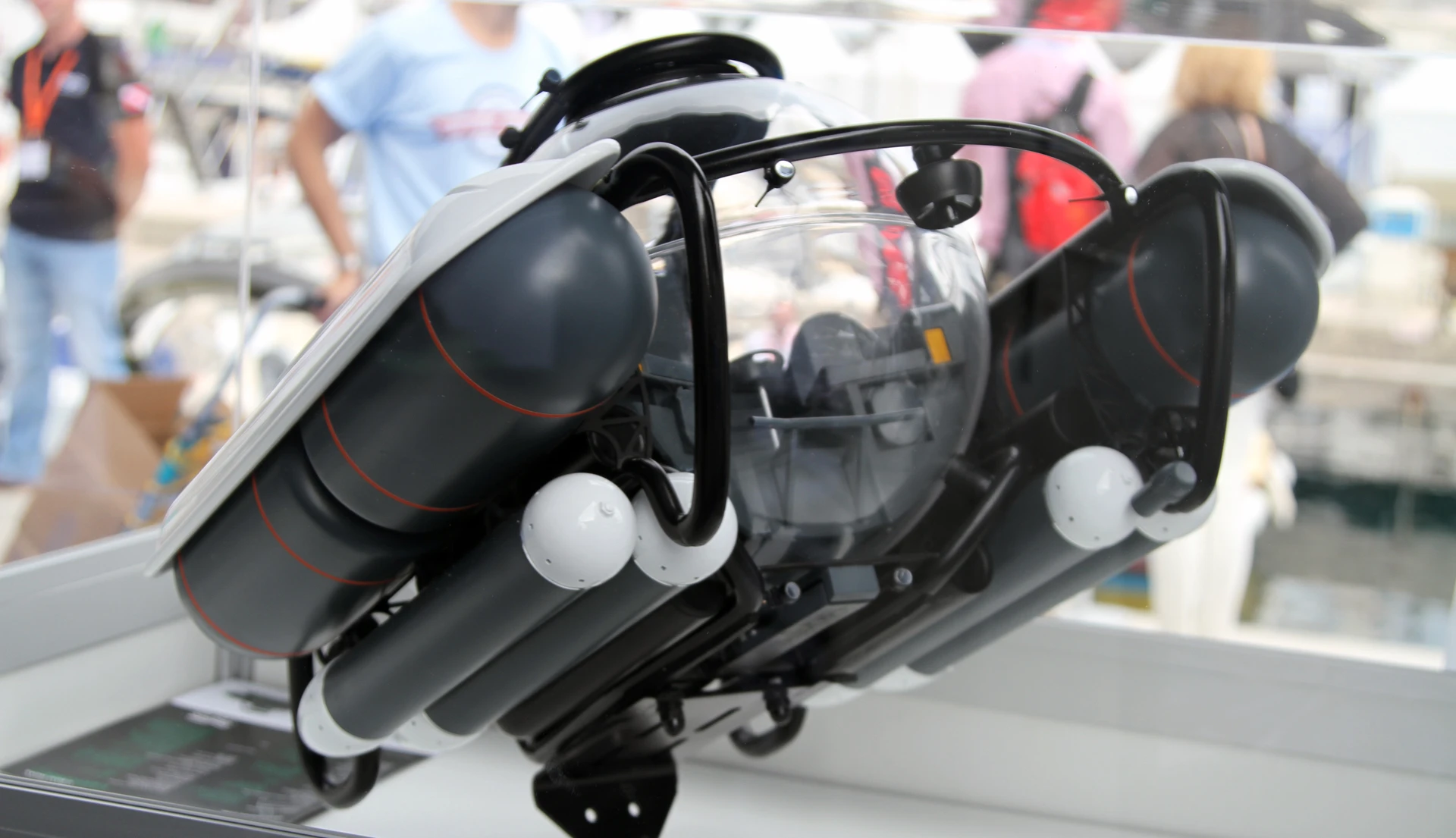 The C-Explorer 3 centrally locates the pilot behind the two passengers (Photo: Gizmag)