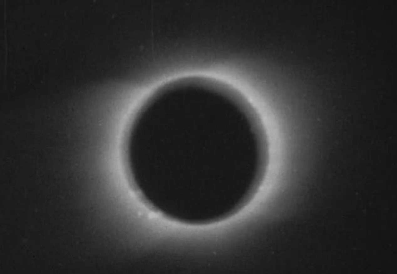 Still frame from Nevil Maskelyne's footage of a solar eclipse, filmed in North Carolina on May 28, 1900