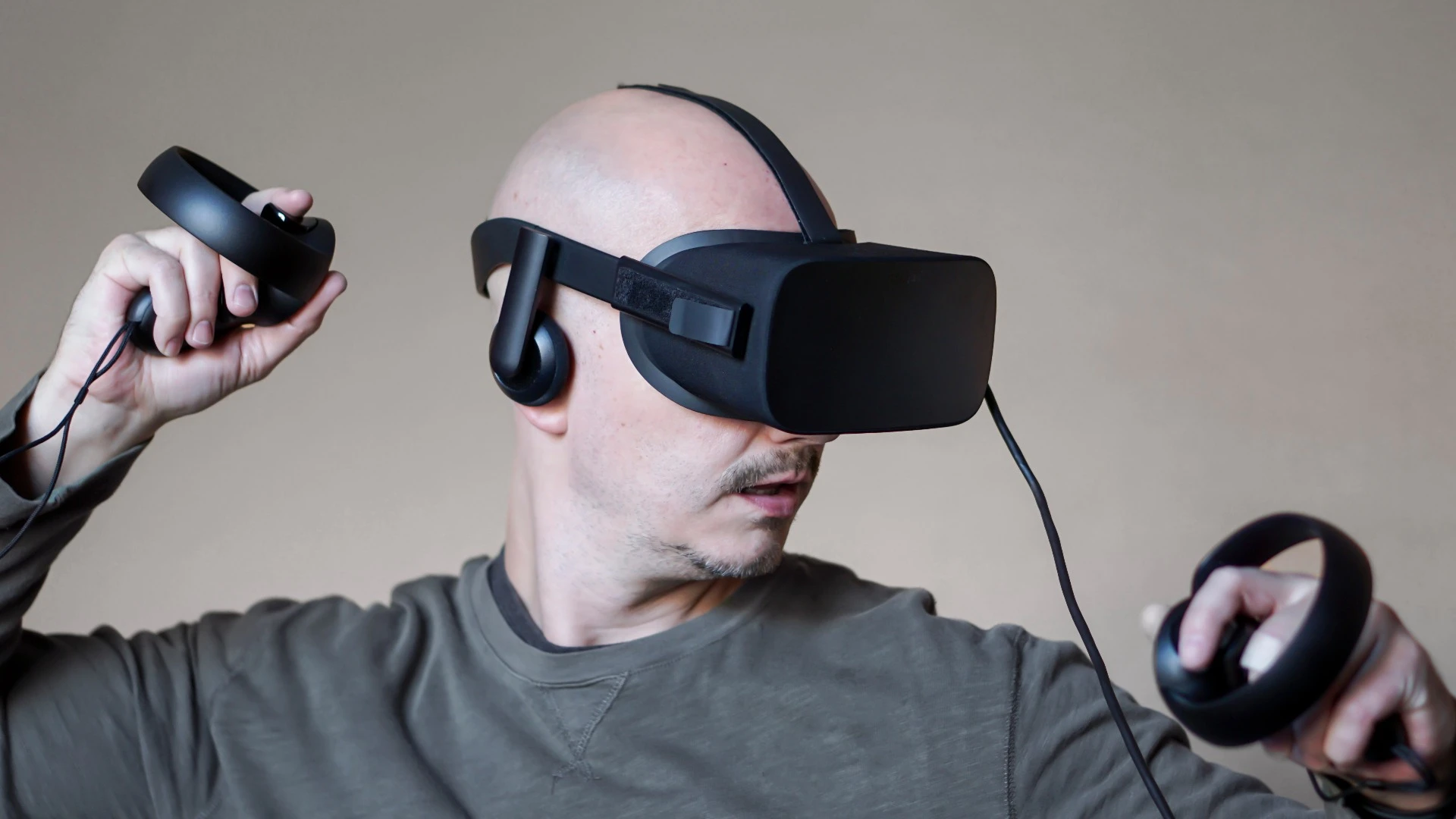 New Atlas reviews the Oculus Rift with excellent Touch controllers