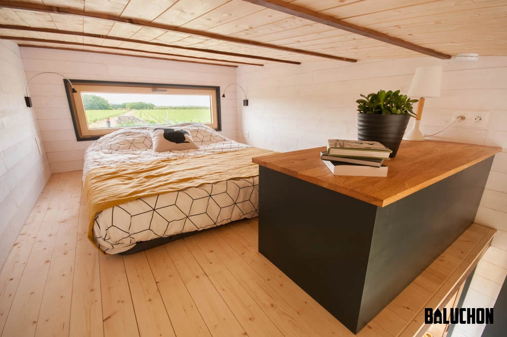 Inside the Intrépide tiny house by Baluchon