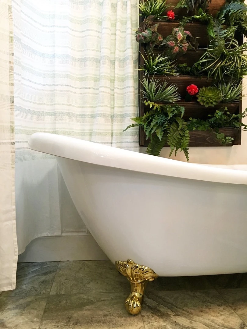The Vintage Glam's clawfoot bathtub