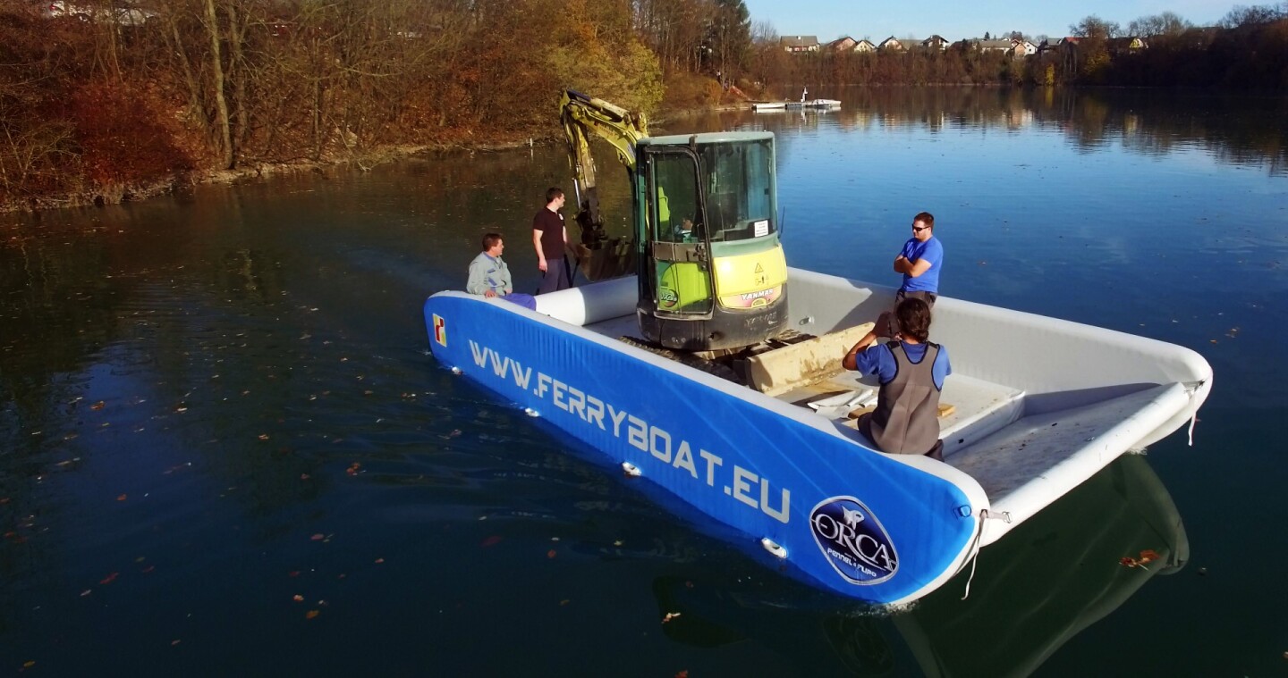 The large version of the Hovercraft Ferryboat can transport light construction equipment
