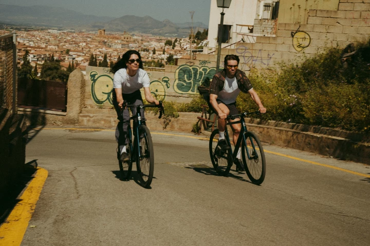 The Endorphin rolls out in two configurations: a flatbar urban explorer or a versatile dropbar ride