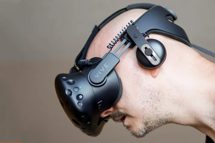 Reviewing the Vive Deluxe Audio Strap, which brings the Vive's ergonomics and audio to Rift-like levels