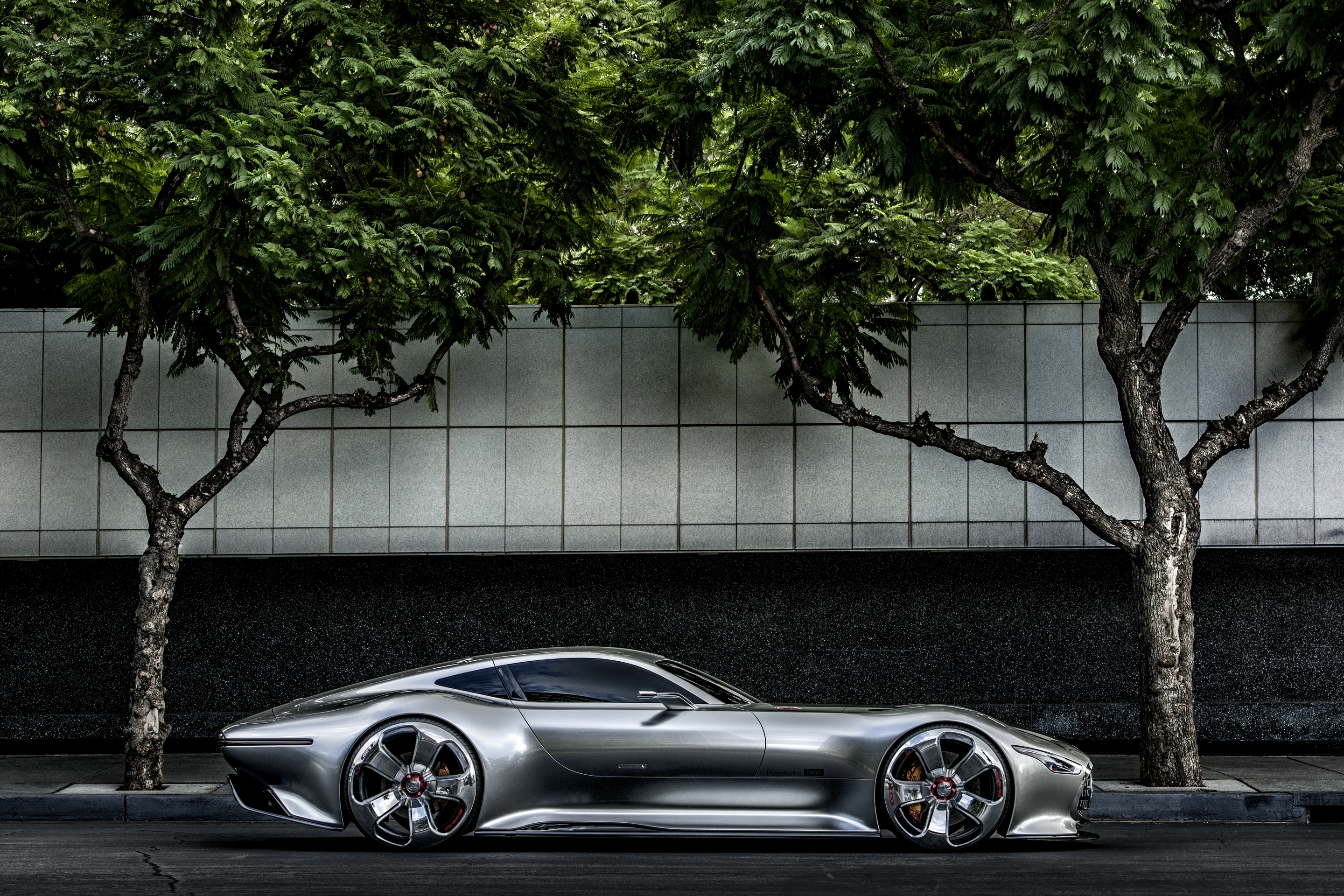 Vision GT has an aluminum space frame with key elements in carbon fiber giving it a weight-to-power ratio of 2.4 kg (5.3 lb) per horsepower