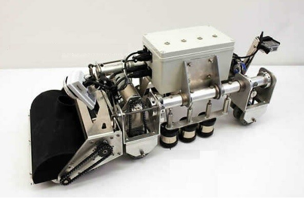 The boiler pipe climbing robot uses electromagnetic technology to adhere to metal surfaces