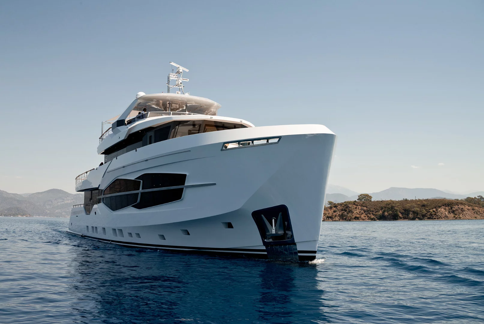 The 32XP can travel up to 3,000 nautical miles without refueling when cruising at 9 knots