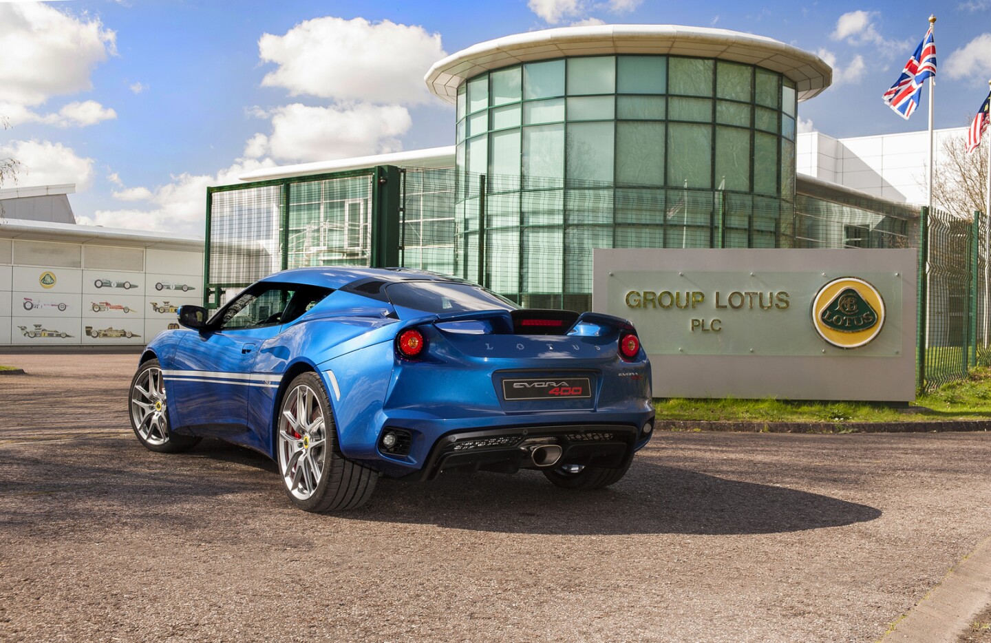 Color schemes exclusive to this special edition of the Evora 400 include Essex Blue, Motorsport Black, and Racing Green