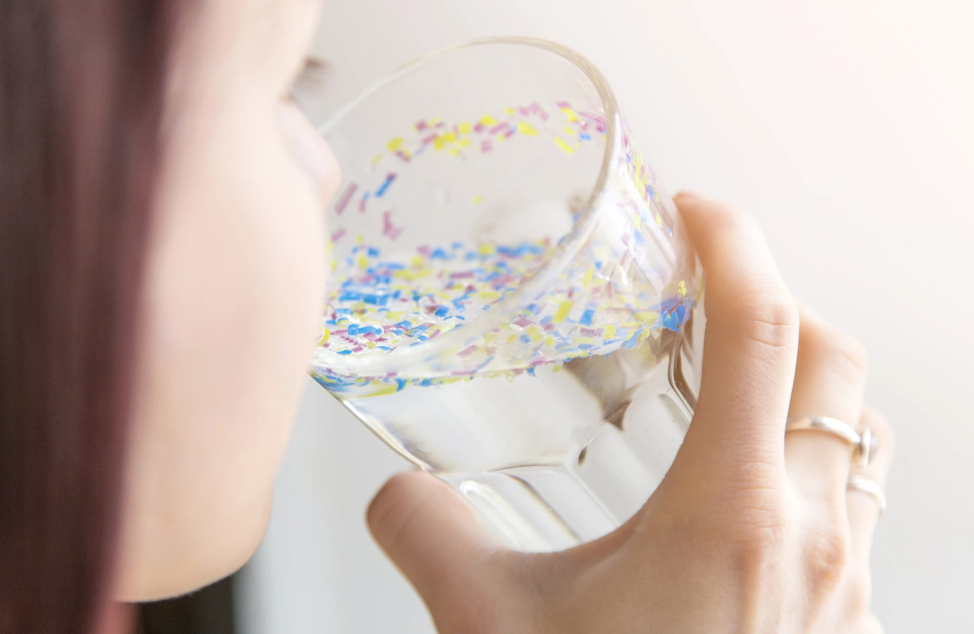 A new study has compared the volume of microplastics people consume through water, seafood and salt with the concentrations that cause damage to human cells