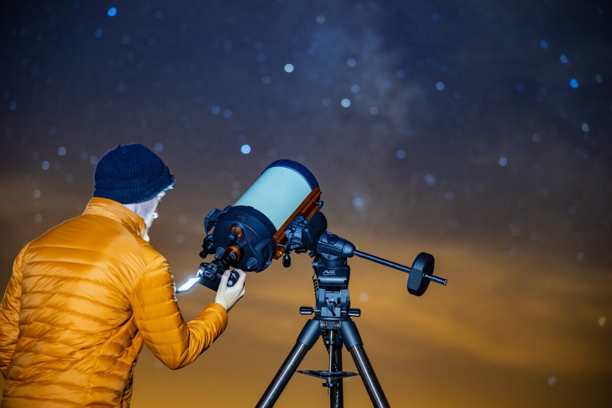 Photographers can take advantage of 30x maximum magnification through the OLED viewfinder and via the rear panel in Live View