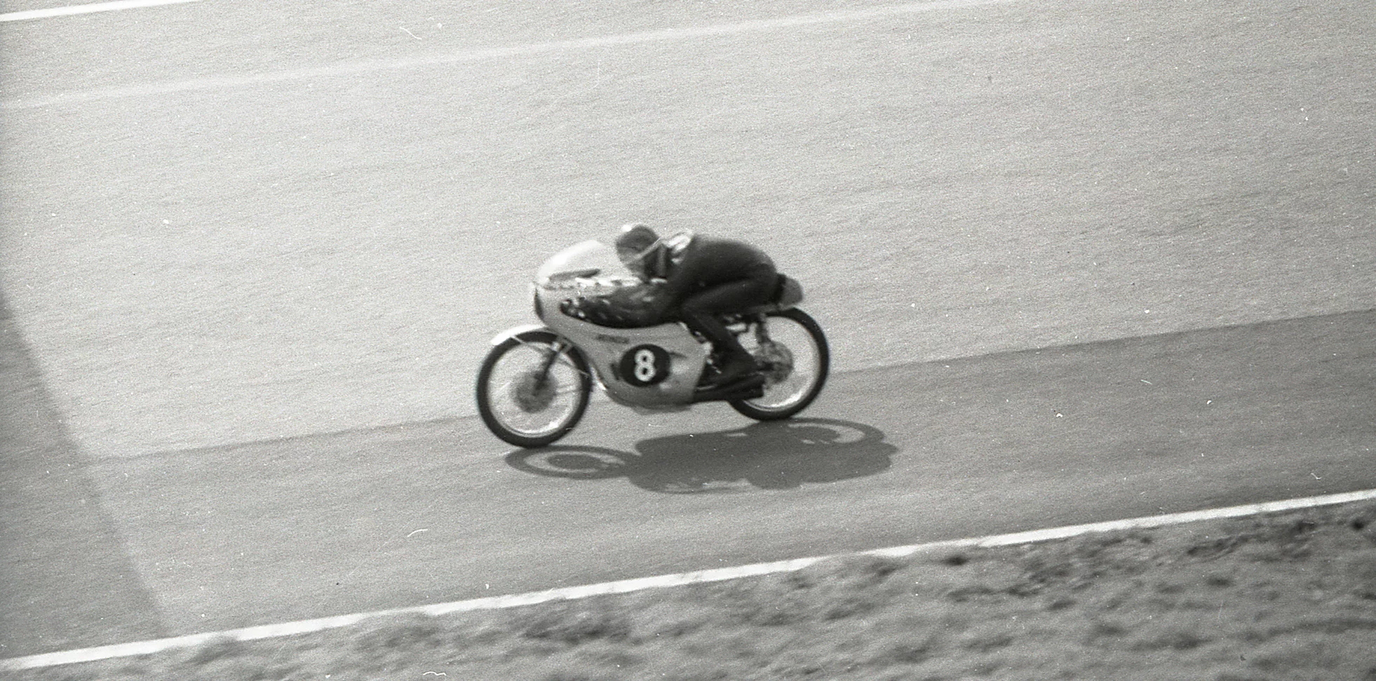 Luigi Taveri on the five-cylinder 125cc RC148