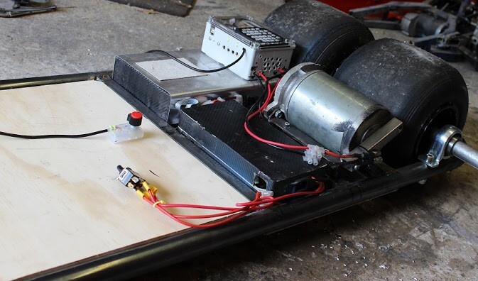 A 500 W golf cart motor drives the chain to turn the rear wheels of the Electro-Luge 500S