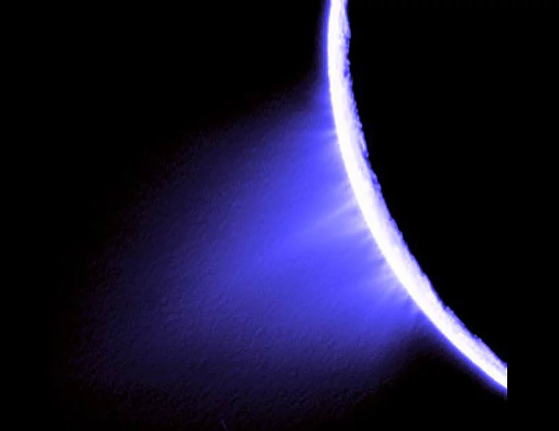 False color Cassini image of ice volcano plumes at the south pole of Saturn's moon Enceladus (Photo: NASA)
