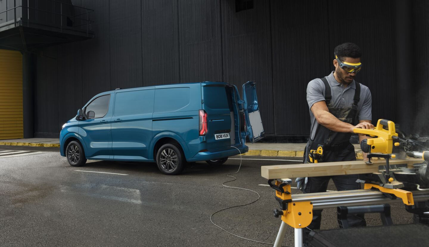 Like other Ford electric vehicles, the E-Transit Custom will be capable of powering tools and other equipment with its battery via the Pro Power Onboard feature