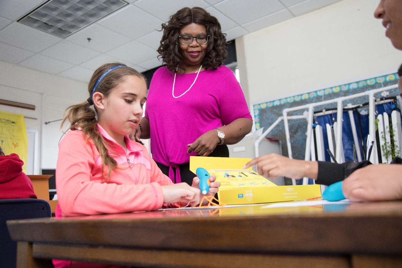 The Start EDU Learning Pack is divided between a Teacher's Kit containing educator resources, four Student Kits rocking 3Doodler pens and nozzles and a Plastics Kit that's home to plastic strands in eight different colors