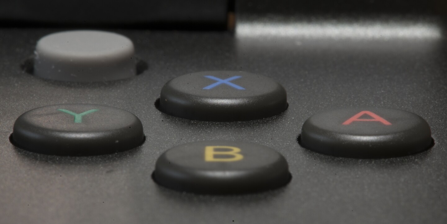 The C-stick and ABXY buttons of the New Nintendo 3DS XL (Photo: Simon Crisp/Gizmag.com)