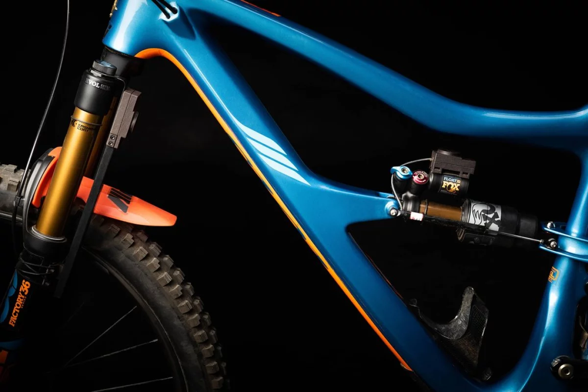 The MotionIQ system, with its fork- and shock-mounted sensing units