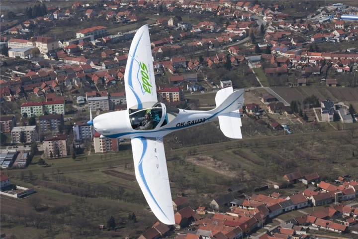 The all-electric SportStar EPOS two-seater in flight