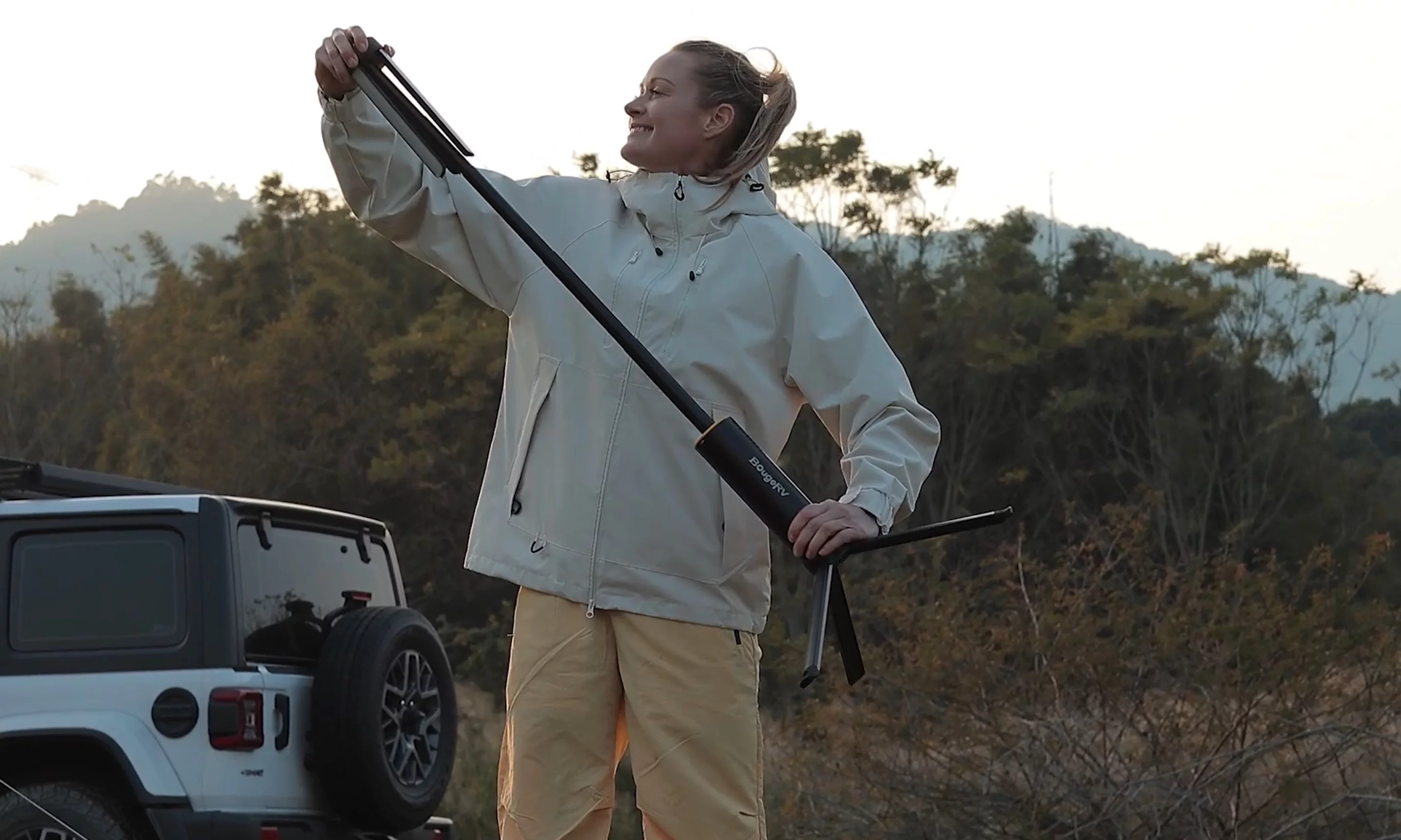 The T1 Lantern is cleverly built with a telescopic shaft and fold out legs and light units