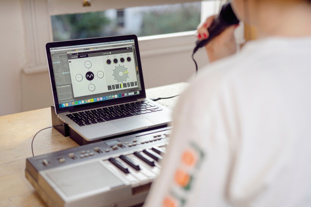 The Dubler Studio Kit features a low latency USB microphone and software for Mac/PC