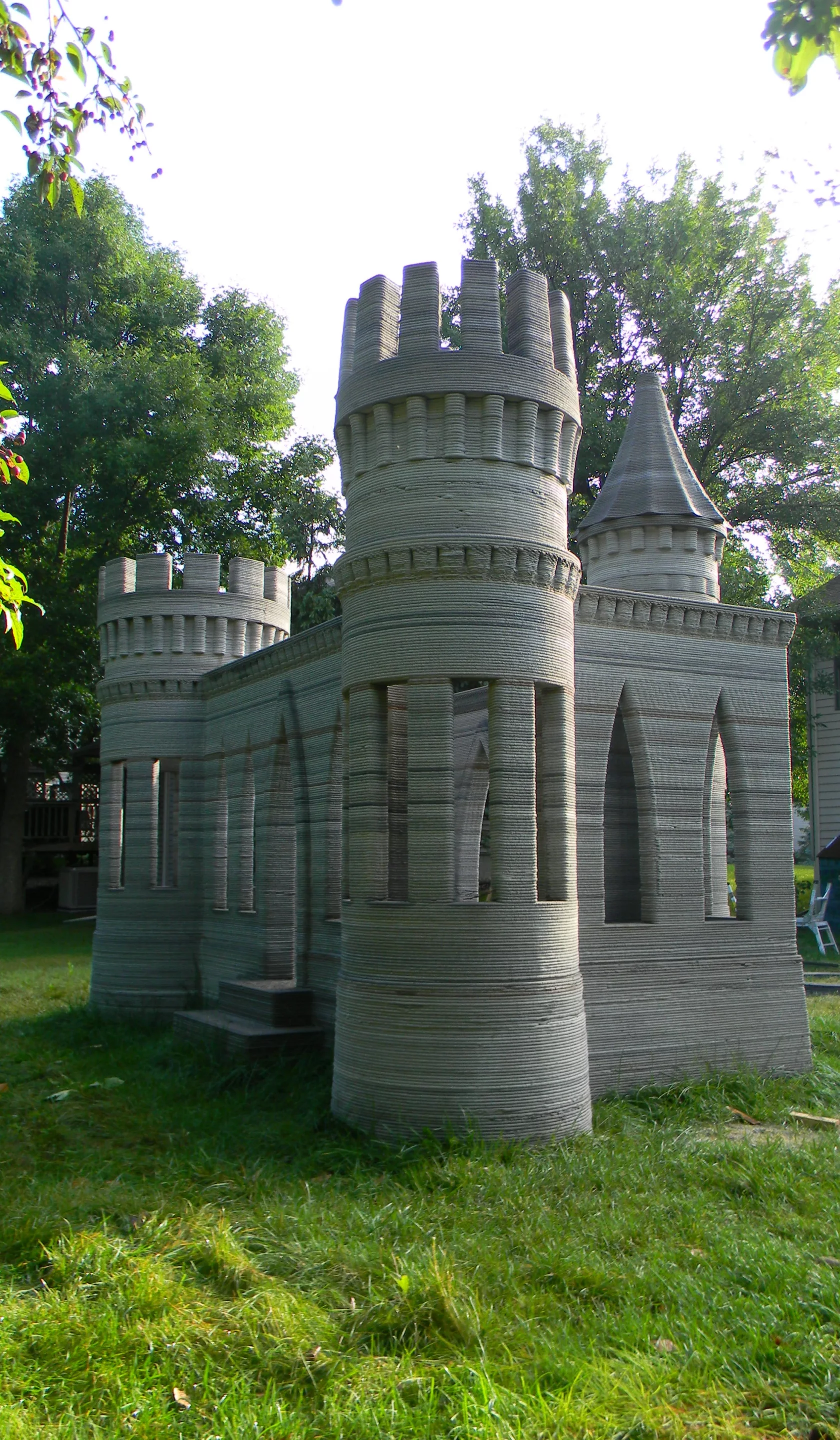 With a printing rate of 50 cm (19.6 in) per 8 hours, the castle could be created in a matter of days